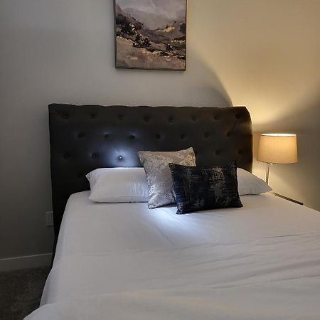 Luxury Suite In Calgary Nw エクステリア 写真