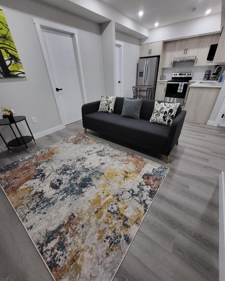 Luxury Suite In Calgary Nw エクステリア 写真