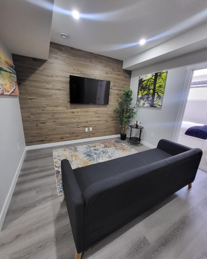Luxury Suite In Calgary Nw エクステリア 写真