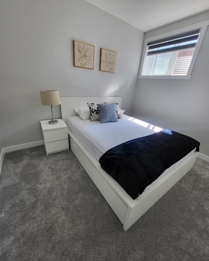 Luxury Suite In Calgary Nw エクステリア 写真