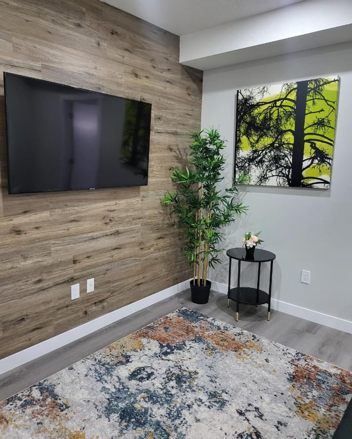 Luxury Suite In Calgary Nw エクステリア 写真