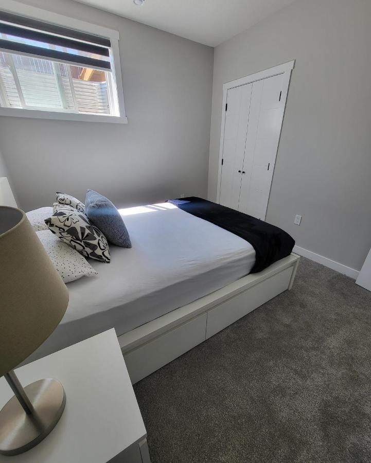 Luxury Suite In Calgary Nw エクステリア 写真