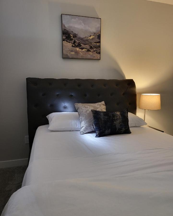 Luxury Suite In Calgary Nw エクステリア 写真