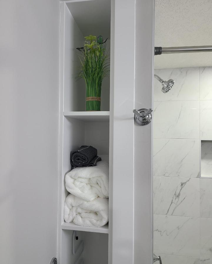 Luxury Suite In Calgary Nw エクステリア 写真