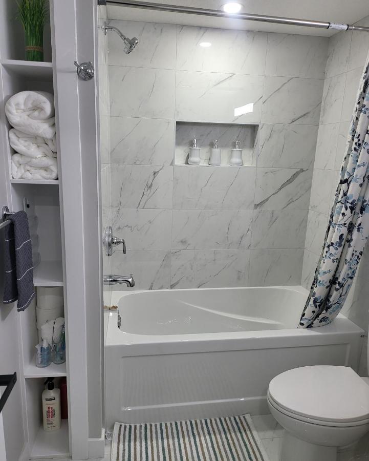 Luxury Suite In Calgary Nw エクステリア 写真