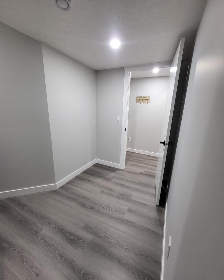 Luxury Suite In Calgary Nw エクステリア 写真