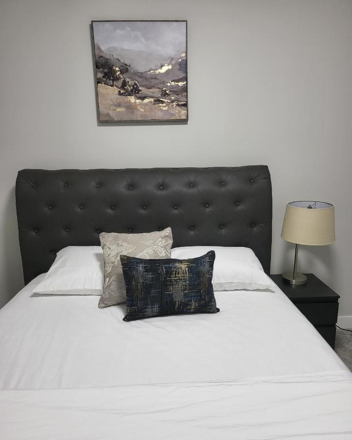 Luxury Suite In Calgary Nw エクステリア 写真