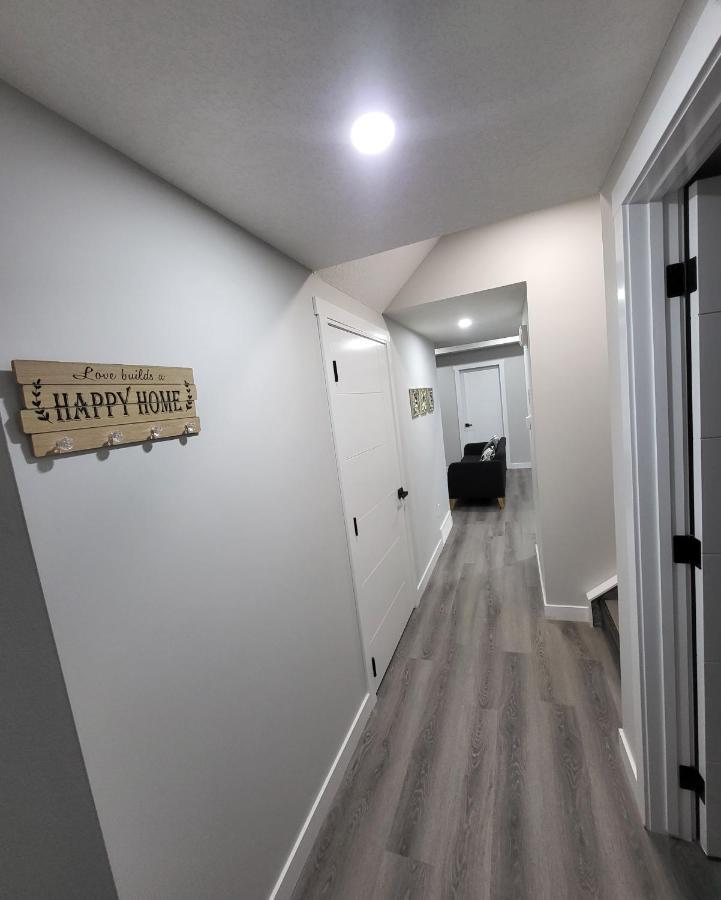 Luxury Suite In Calgary Nw エクステリア 写真
