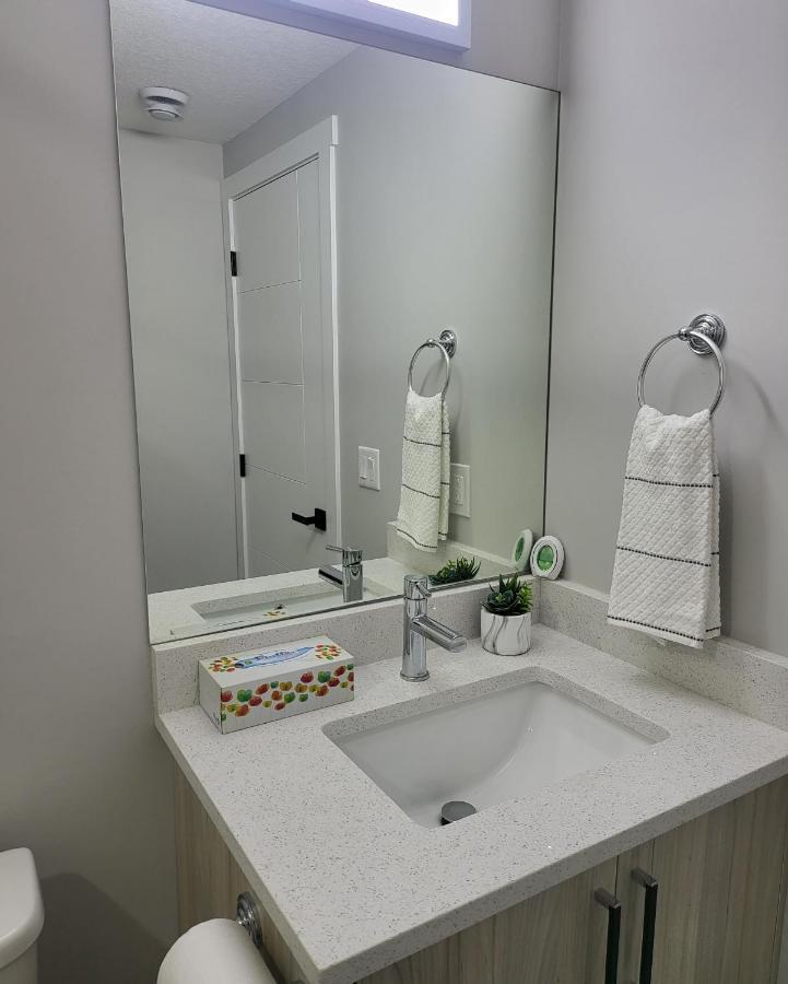 Luxury Suite In Calgary Nw エクステリア 写真