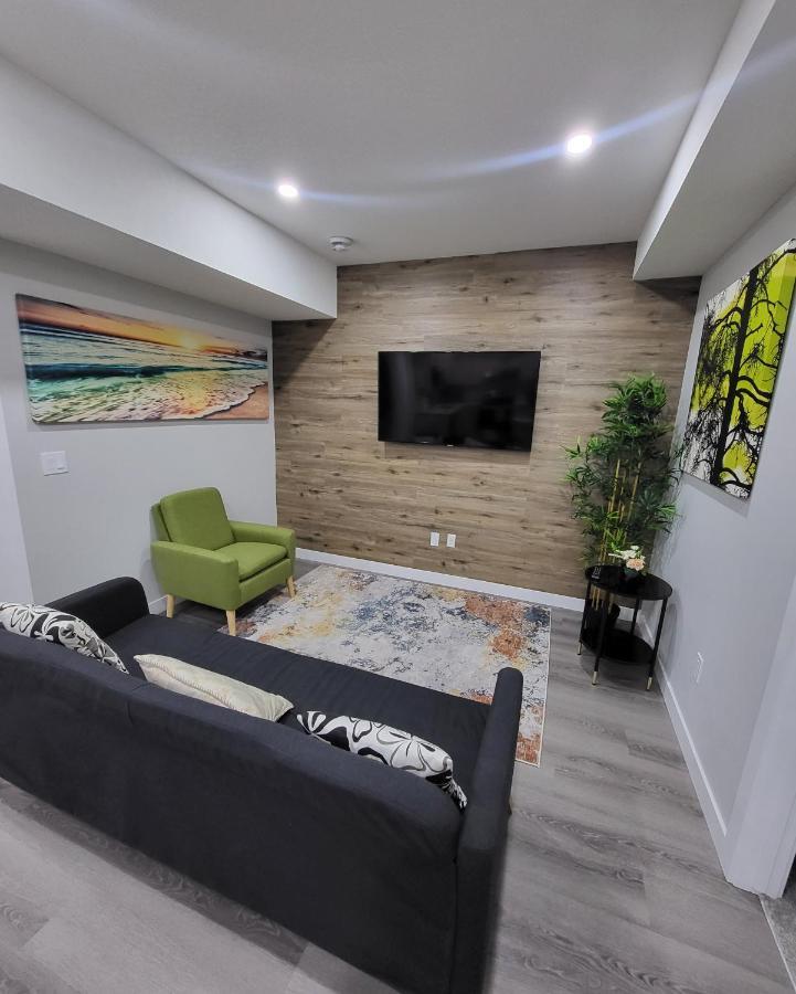 Luxury Suite In Calgary Nw エクステリア 写真